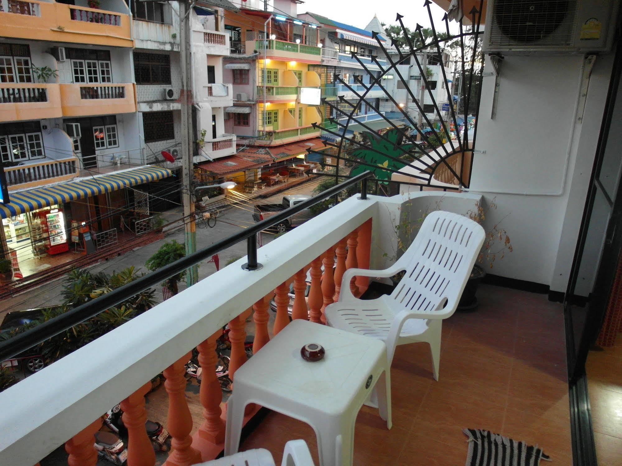 Oyo 963 Sunshine Guesthouse Pattaya Dış mekan fotoğraf