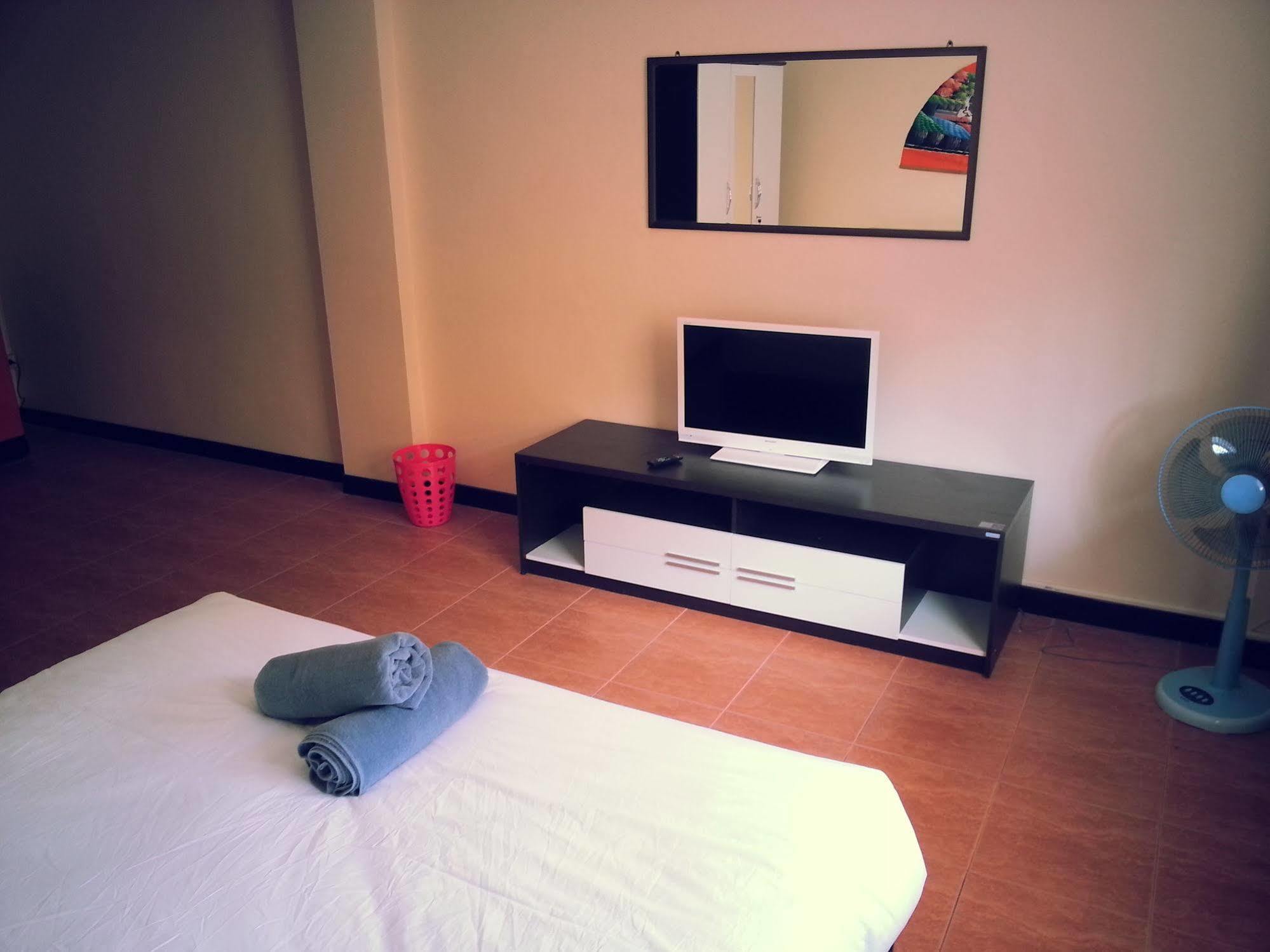 Oyo 963 Sunshine Guesthouse Pattaya Dış mekan fotoğraf